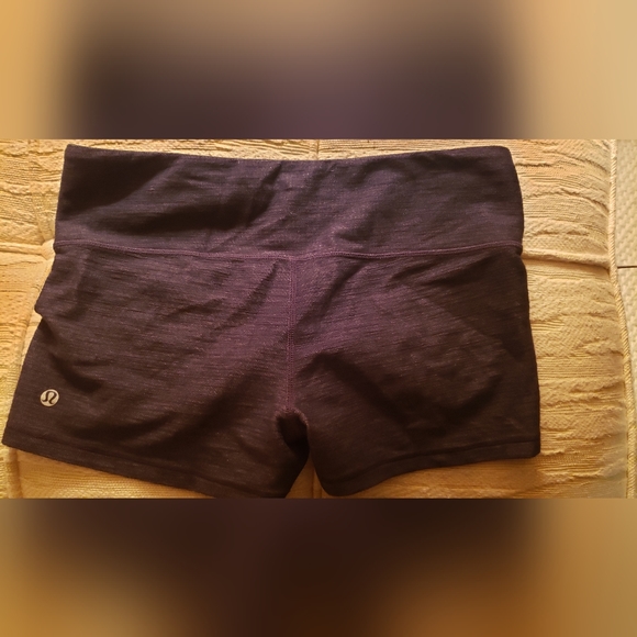 Lululemon  High Rise Short - Picture 2 of 3